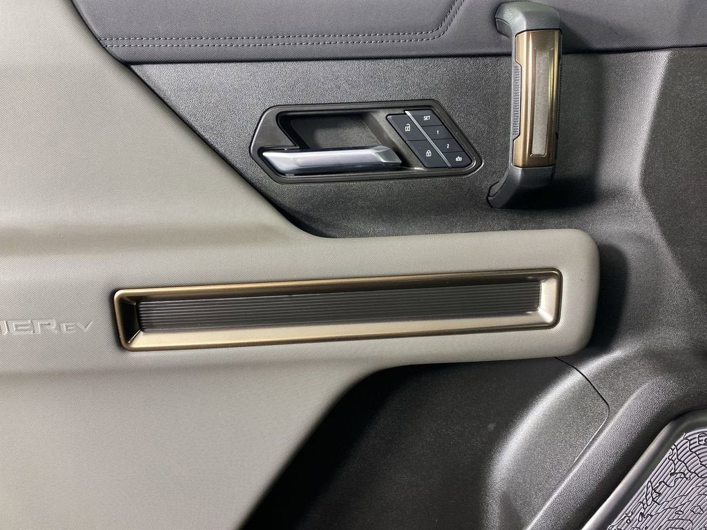 2025 GMC HUMMER EV SUV 2X