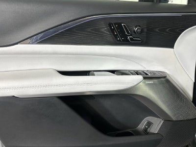 2024 Cadillac LYRIQ Luxury 2