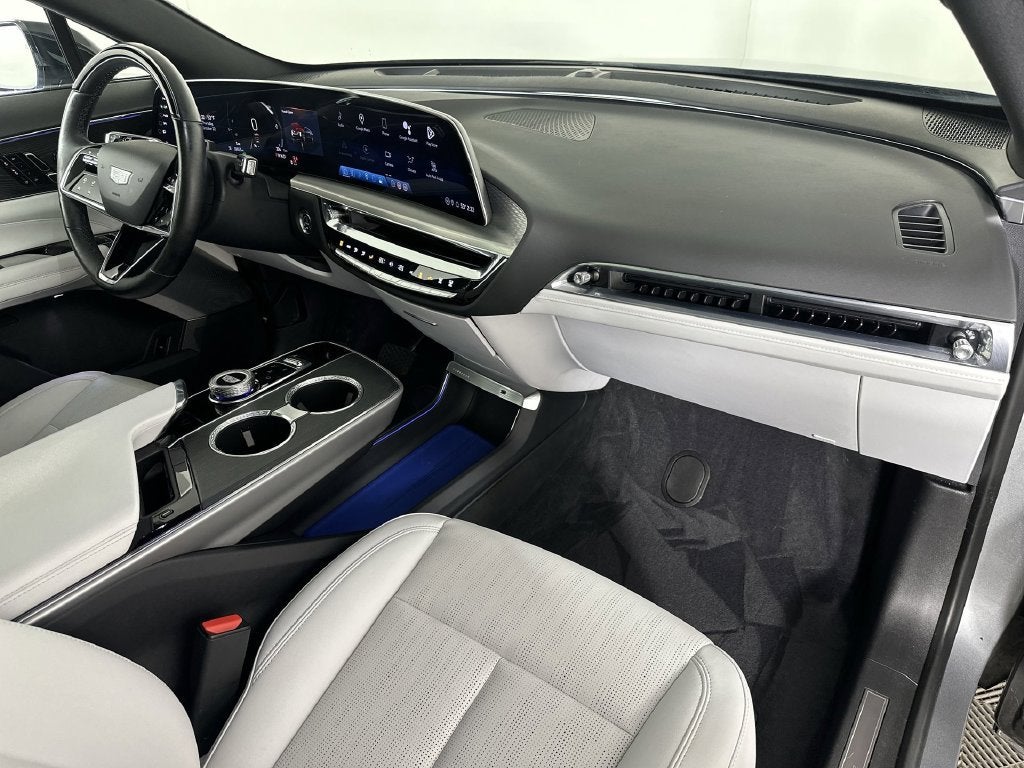 2024 Cadillac LYRIQ Luxury 2
