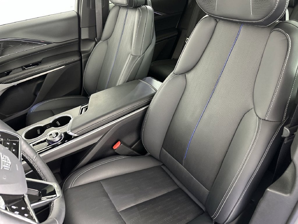 2024 Cadillac LYRIQ Luxury 3