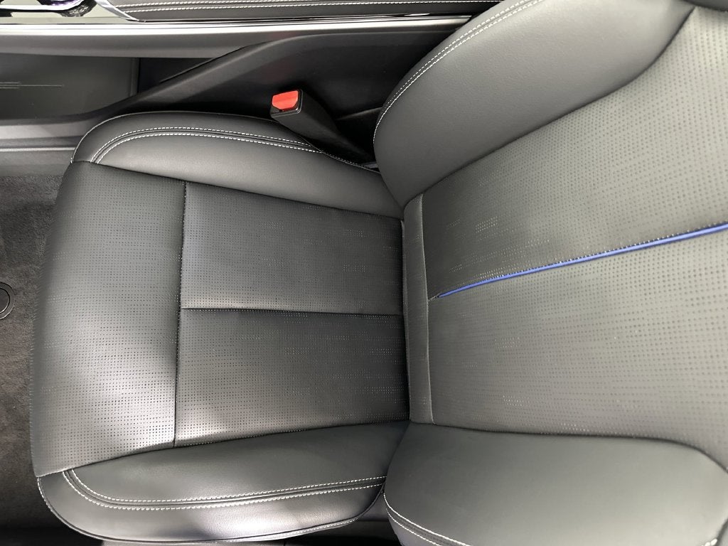 2024 Cadillac LYRIQ Luxury 3