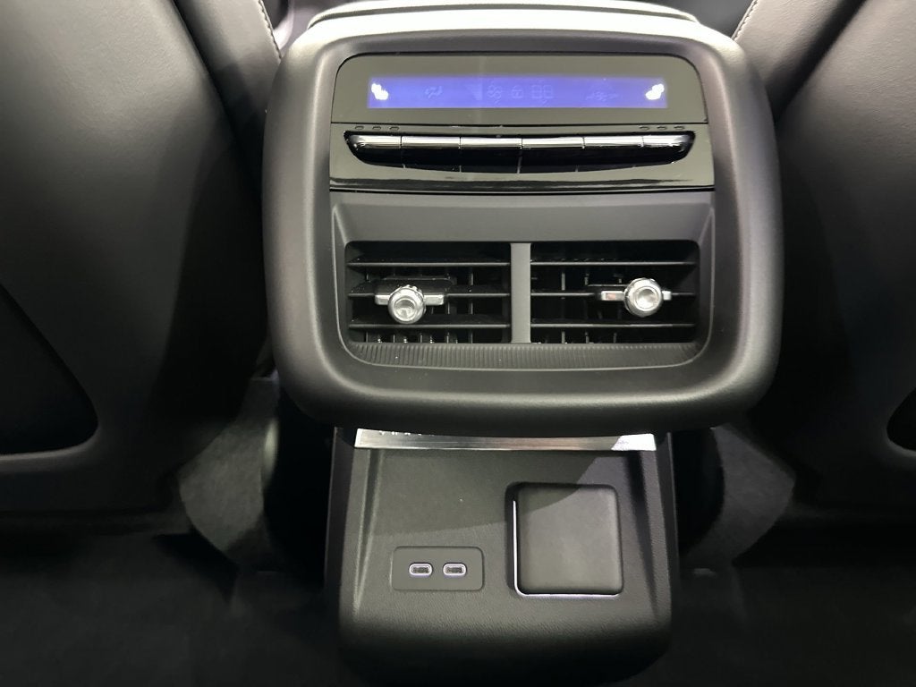 2024 Cadillac LYRIQ Luxury 3