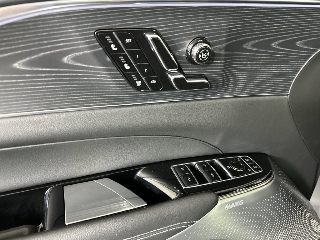 2024 Cadillac LYRIQ Luxury 3