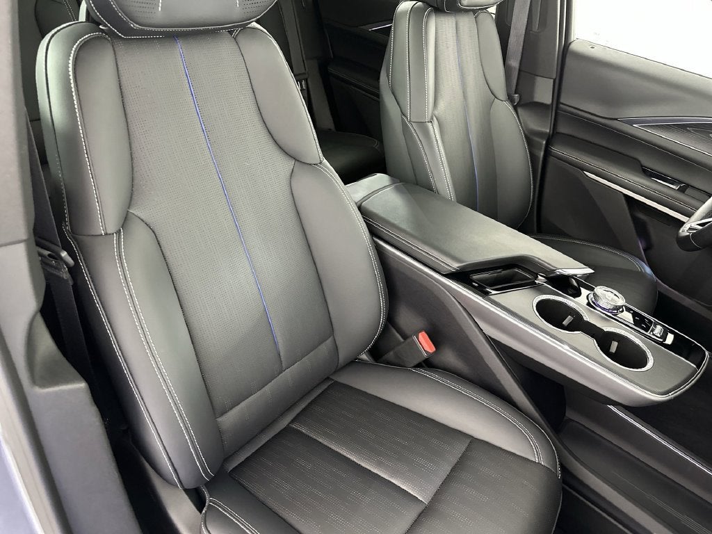 2024 Cadillac LYRIQ Luxury 3