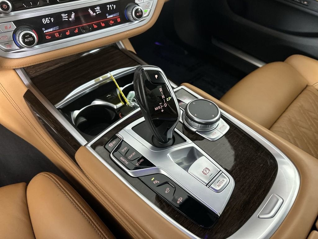 2022 BMW 740 i xDrive